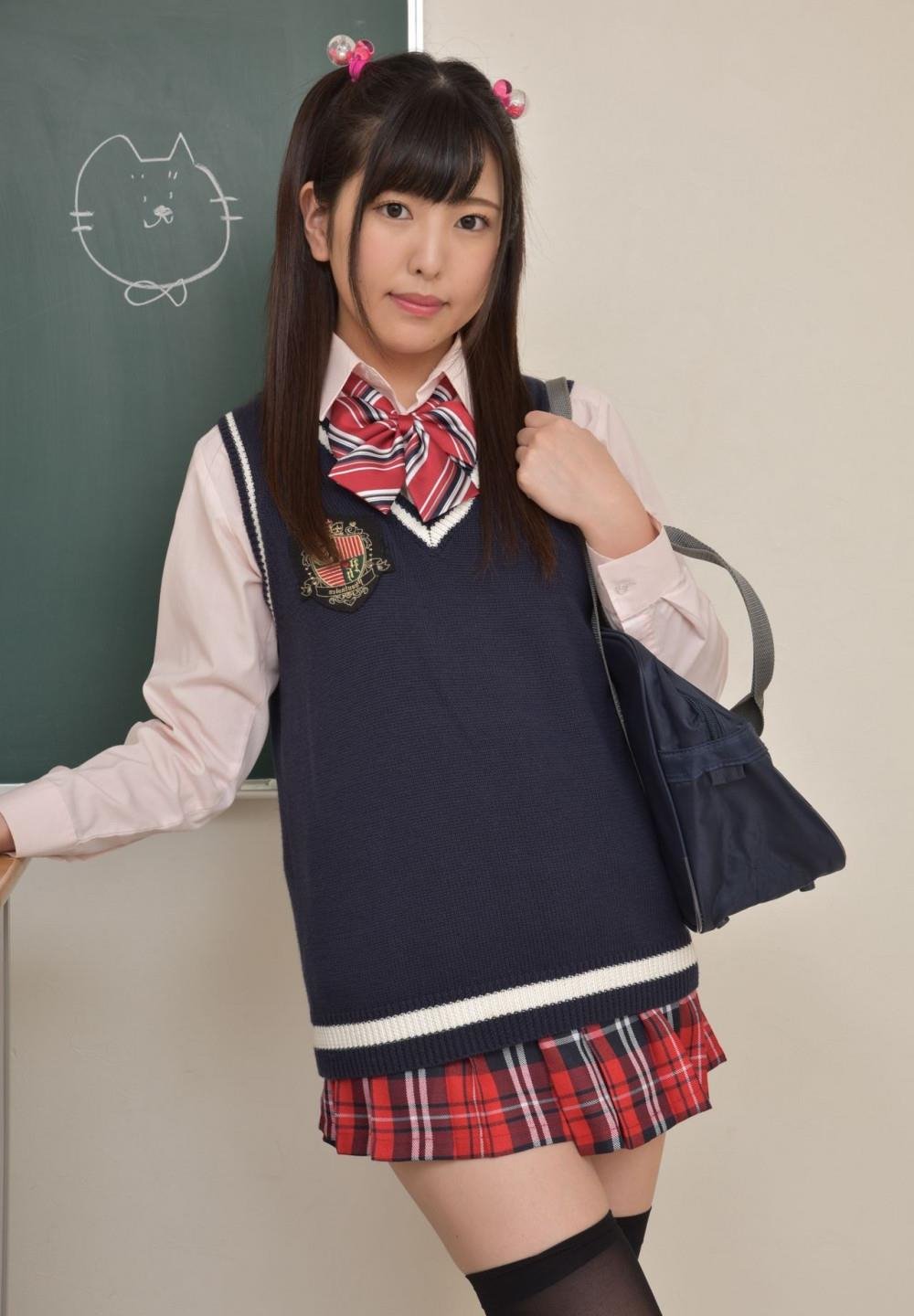 ���غ���19����Ƭ