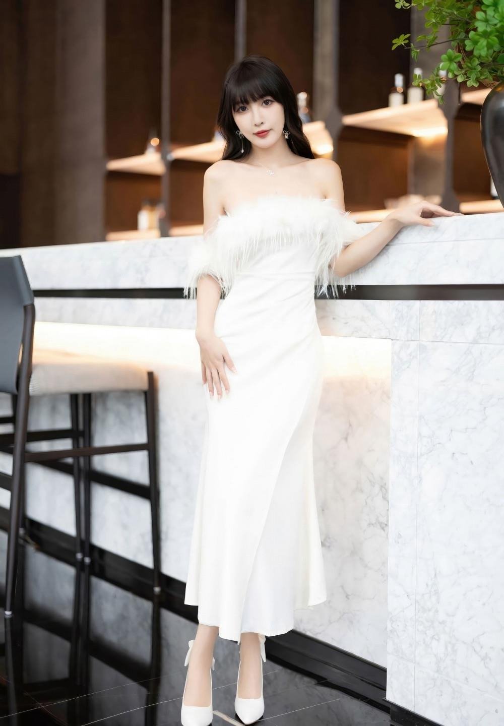 ������С�[��2��Ǯ���İ�Ů����